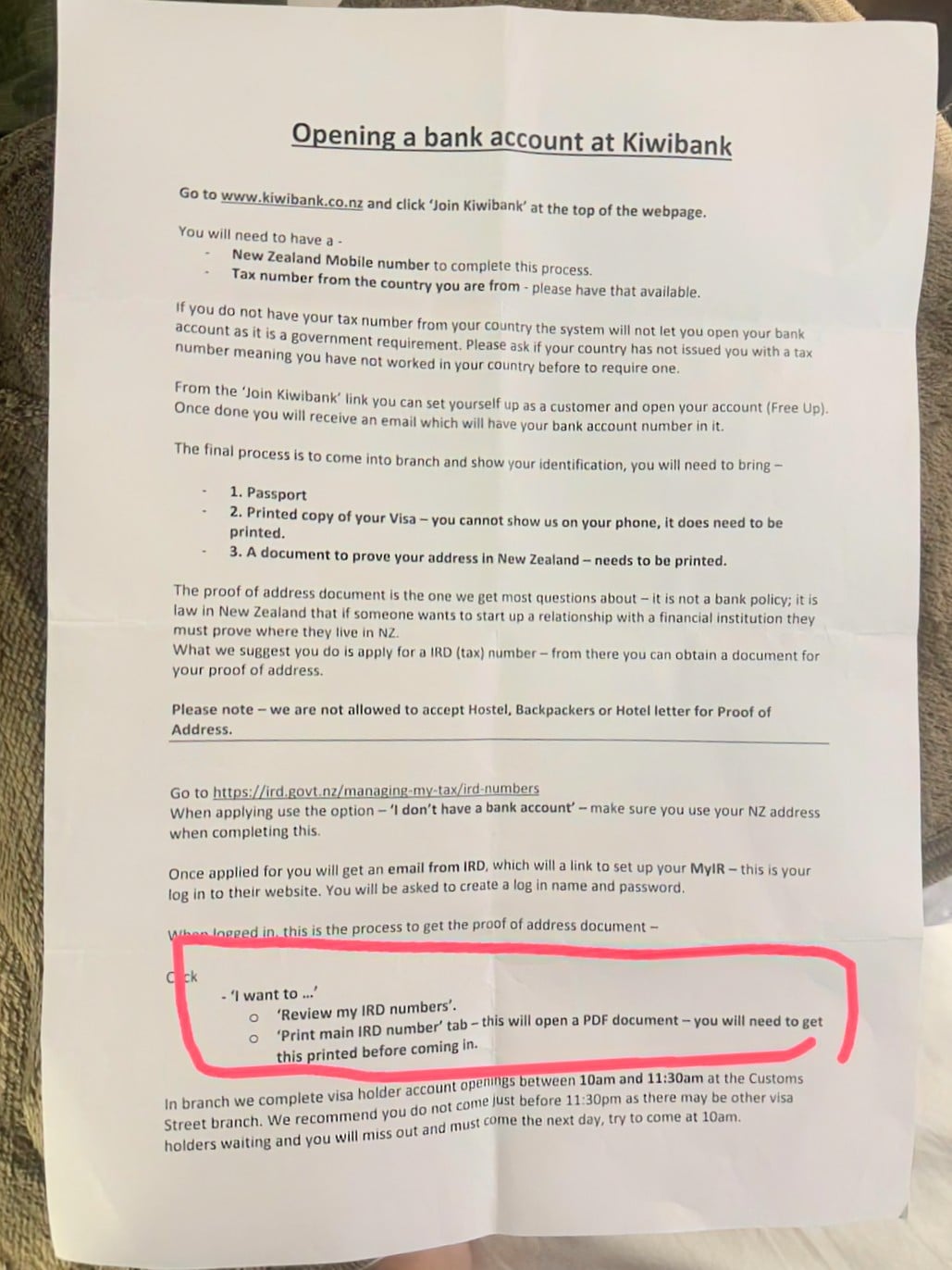 照片為印有Kiwibank申請流程資訊的A4紙